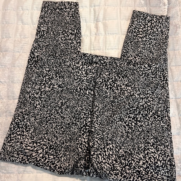 Lululemon leggings - Picture 2 of 4